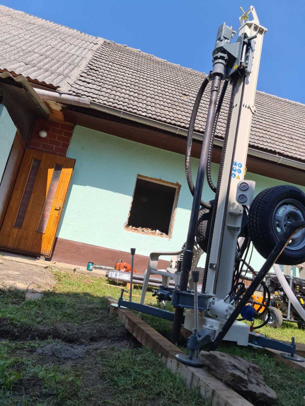 GTC Compact: Bohrlafette mit separatem Hydraulikaggregat